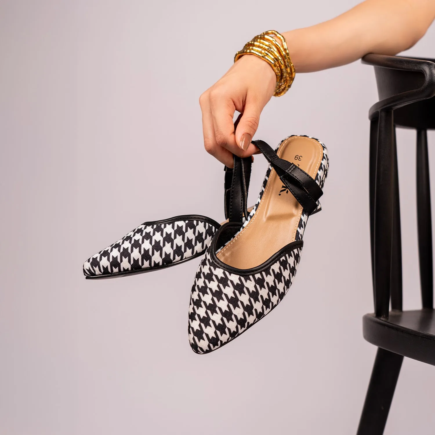 Calcutta Houndstooth Flexifit Mule