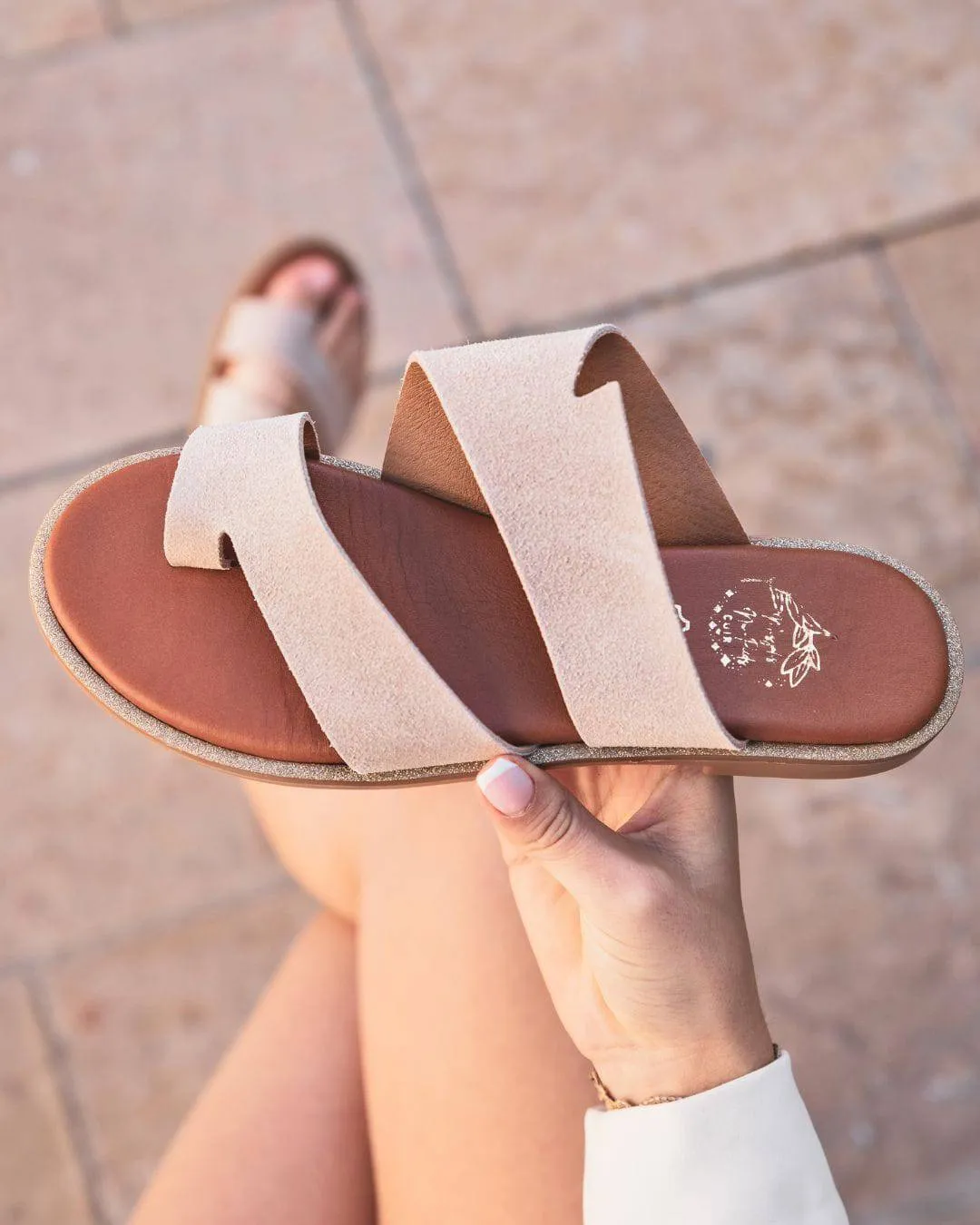 Sandale femme en cuir plate taupe - MJNP204